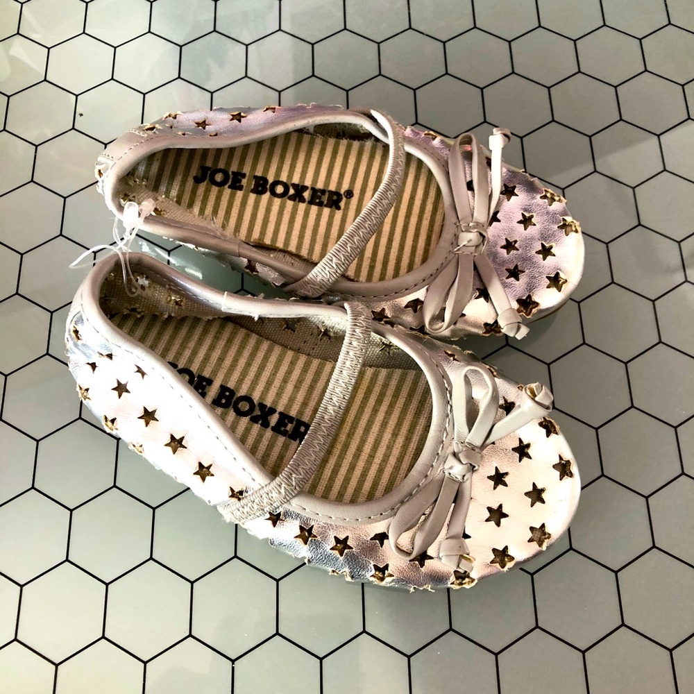 Joe Boxer Silver Flats - EUC